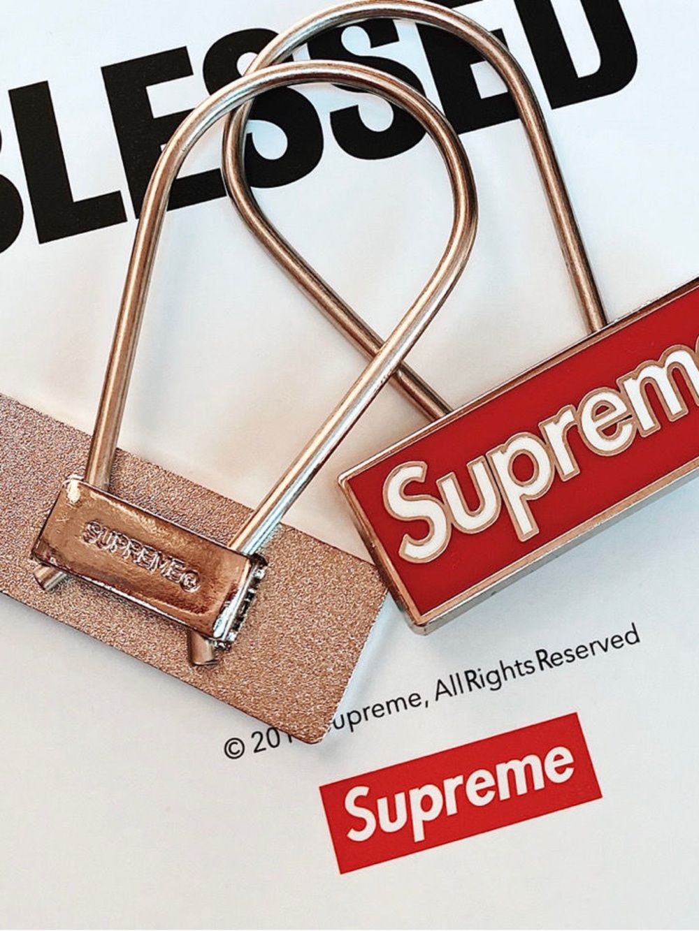 Supreme Red clip Keychain - Picture 2 of 2